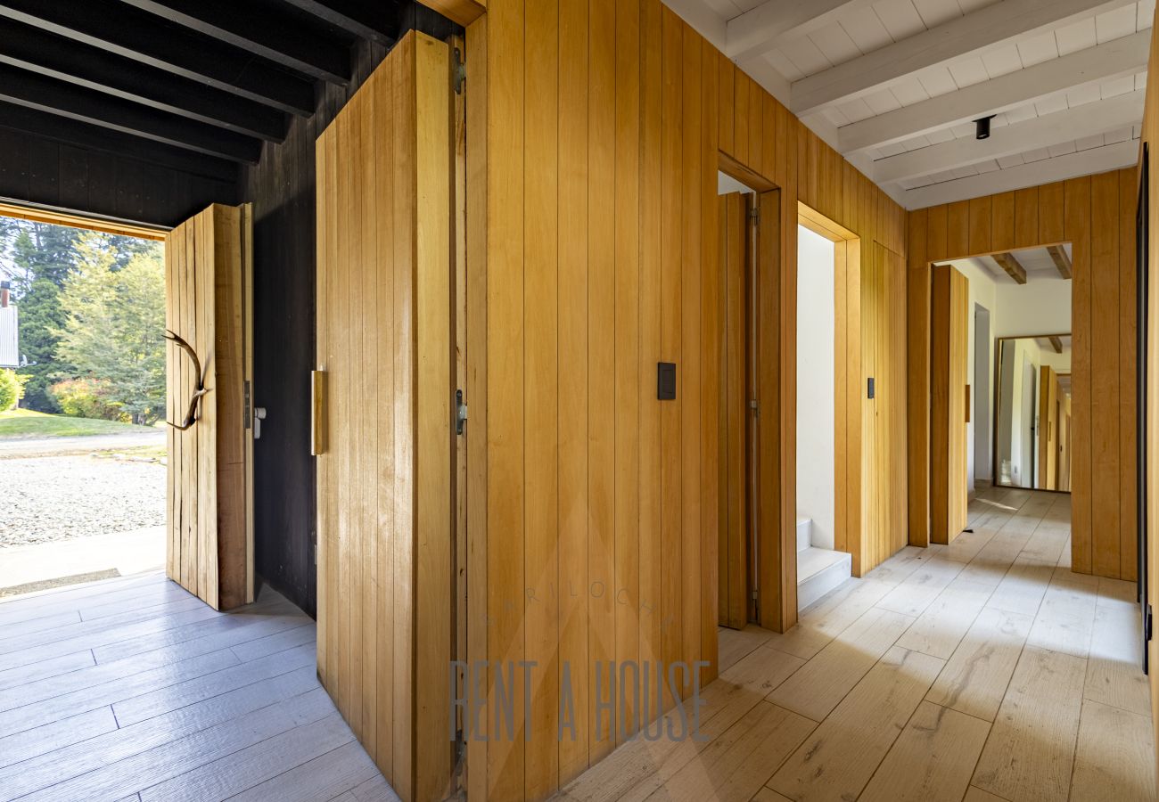 Casa en San Carlos de Bariloche - ARE32 - DIVINA CASA SOBRE EL GOLF DE ARELAUQUEN