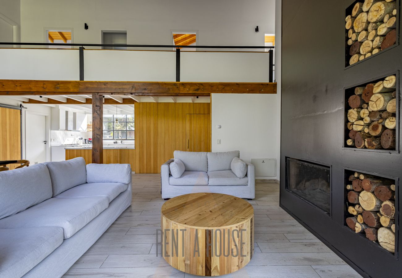 Casa en San Carlos de Bariloche - ARE32 - DIVINA CASA SOBRE EL GOLF DE ARELAUQUEN