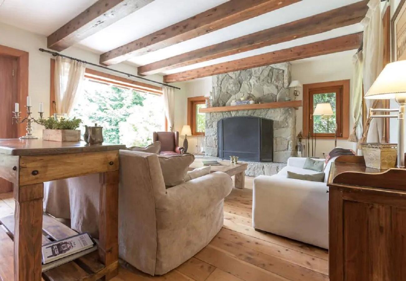 Casa en San Carlos de Bariloche - HUAPI01C IMPONENTE CASA CON COSTA, RODEADA DE BOSQUE A ORILLAS DEL LAGO NAHUEL HUAPI.