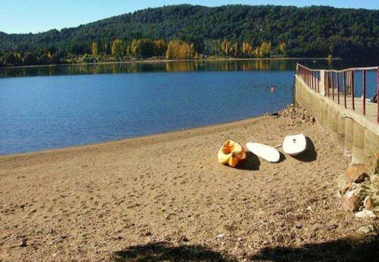 Casa en San Carlos de Bariloche - HUAPI07C Exclusiva casa con playa de arena sobre el Lago Nahuel Huapi