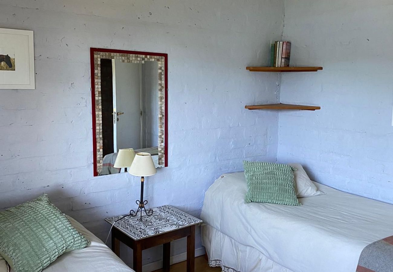 Casa en San Carlos de Bariloche - HUAPI07C Exclusiva casa con playa de arena sobre el Lago Nahuel Huapi