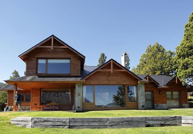 Casa en San Carlos de Bariloche - ARE37 DIVINA CASA EN ARELAUQUEN CON VISTA AL LAGO