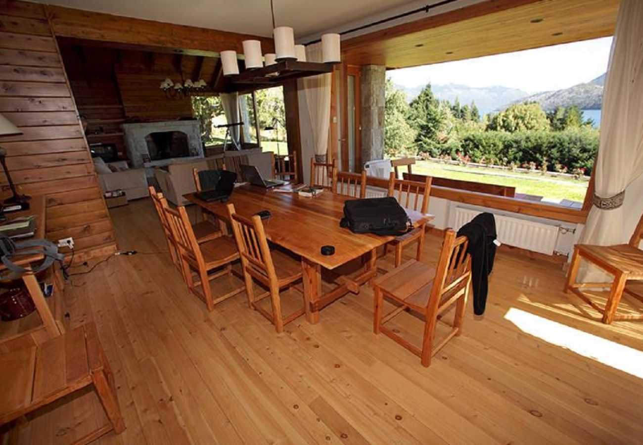 Casa en San Carlos de Bariloche - ARE37 DIVINA CASA EN ARELAUQUEN CON VISTA AL LAGO