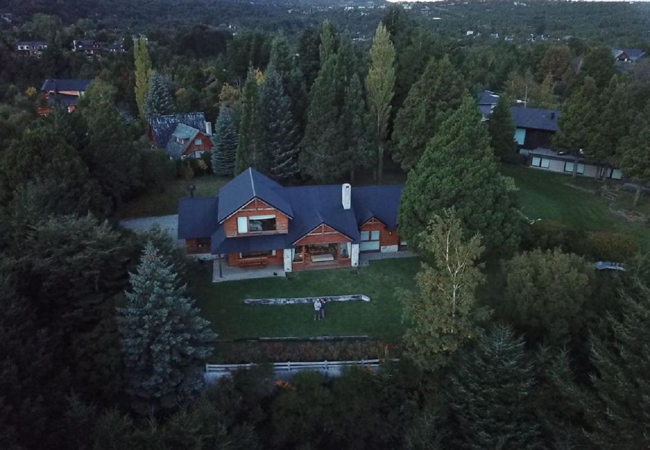Casa en San Carlos de Bariloche - ARE37 DIVINA CASA EN ARELAUQUEN CON VISTA AL LAGO