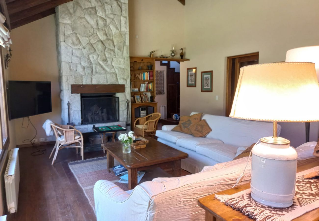 Casa en San Carlos de Bariloche - ARE41 CASA EN ARELAUQUEN CON SALIDA DIRECTA A LA CANCHA DE GOLF