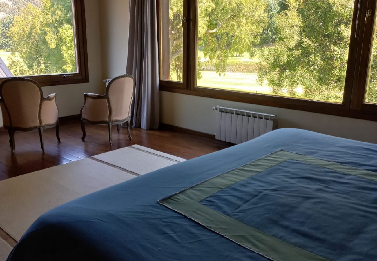 Casa en San Carlos de Bariloche - ARE41 CASA EN ARELAUQUEN CON SALIDA DIRECTA A LA CANCHA DE GOLF