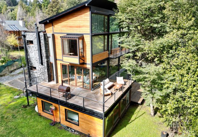 Casa en San Carlos de Bariloche - MORE25 Espectacular casa moderna, con costa de lago y pileta climatizada