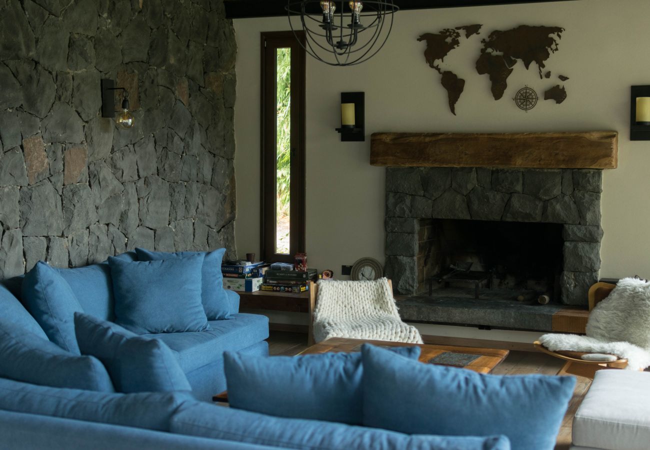 Casa en San Carlos de Bariloche - MORE25 Espectacular casa moderna, con costa de lago y pileta climatizada