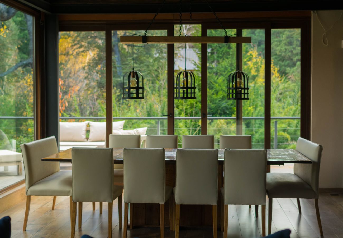 Casa en San Carlos de Bariloche - MORE25 Espectacular casa moderna, con costa de lago y pileta climatizada