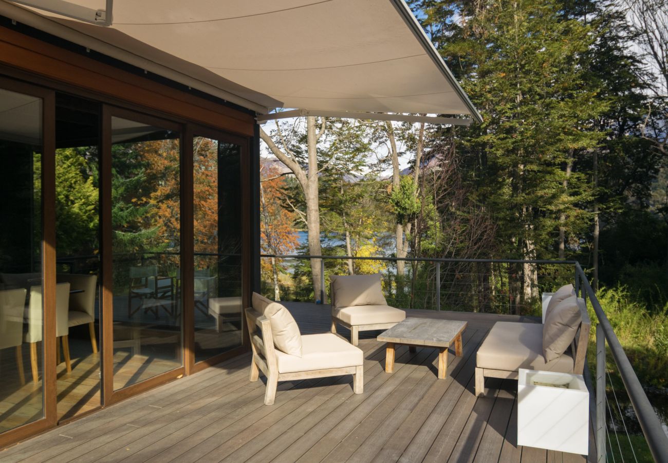 Casa en San Carlos de Bariloche - MORE25 Espectacular casa moderna, con costa de lago y pileta climatizada