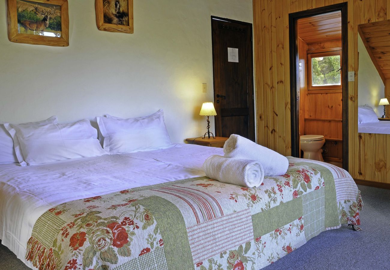 Casa en San Carlos de Bariloche - CAS03 Espectacular casona de 600 metros en un entorno único