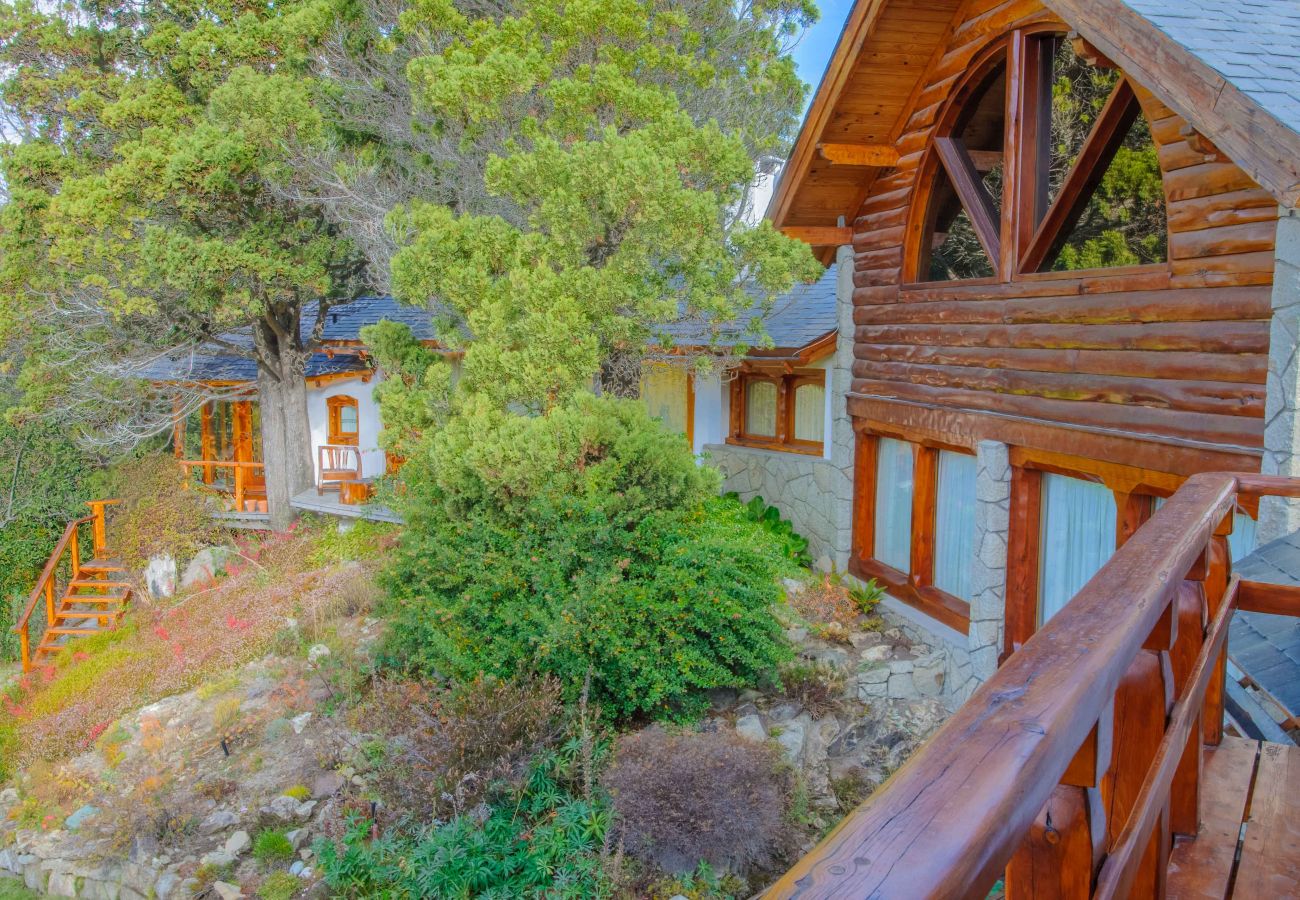 Casa en San Carlos de Bariloche - CAS03 Espectacular casona de 600 metros en un entorno único