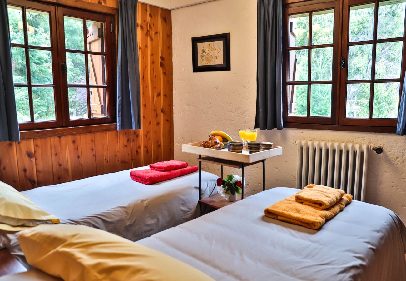 Casa en San Carlos de Bariloche - Peni14c Lindísima casa con increíble vista al Nahuel Huapi y deck sobre el lago.