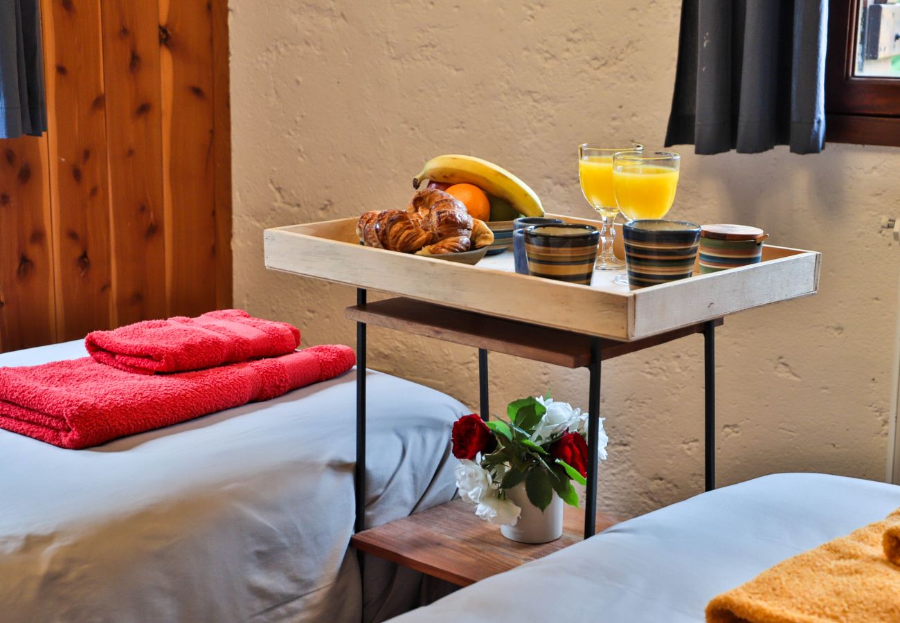 Casa en San Carlos de Bariloche - Peni14c Lindísima casa con increíble vista al Nahuel Huapi y deck sobre el lago.