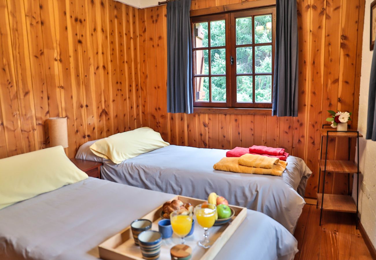 Casa en San Carlos de Bariloche - Peni14c Lindísima casa con increíble vista al Nahuel Huapi y deck sobre el lago.