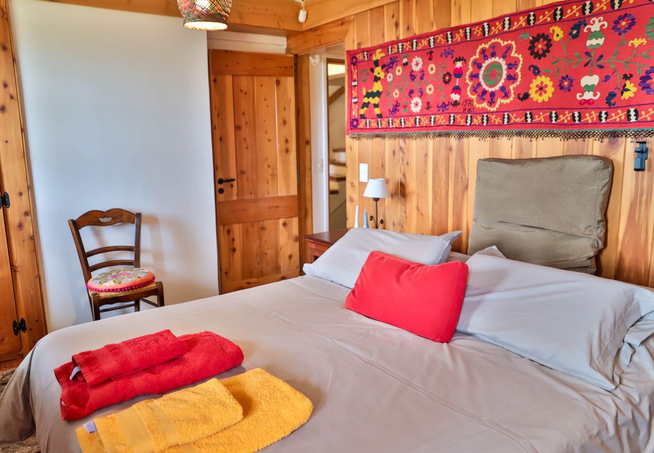 Casa en San Carlos de Bariloche - Peni14c Lindísima casa con increíble vista al Nahuel Huapi y deck sobre el lago.