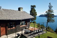 Casa en San Carlos de Bariloche - Peni14c Lindísima casa con increíble vista al Nahuel Huapi y deck sobre el lago.