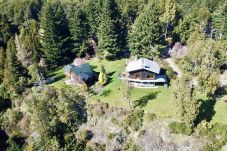 Casa en San Carlos de Bariloche - Peni14c Lindísima casa con increíble vista al Nahuel Huapi y deck sobre el lago.