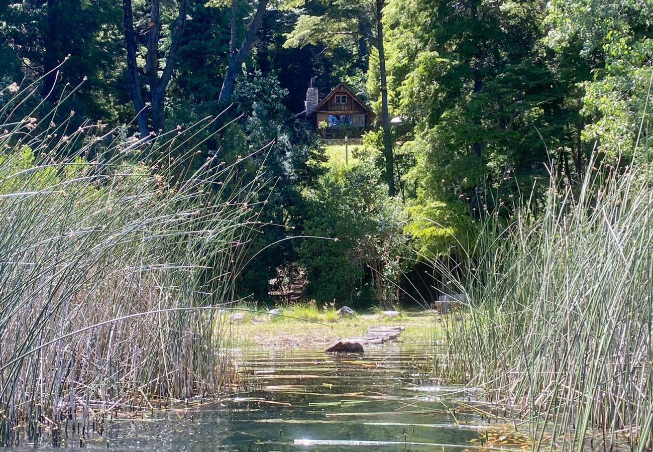 Cabaña en San Carlos de Bariloche - TREBOL 02C -CALIDA CABAÑA DE TRONCOS EN LA COSTA DE LA LAGUNA EL TRÉBOL