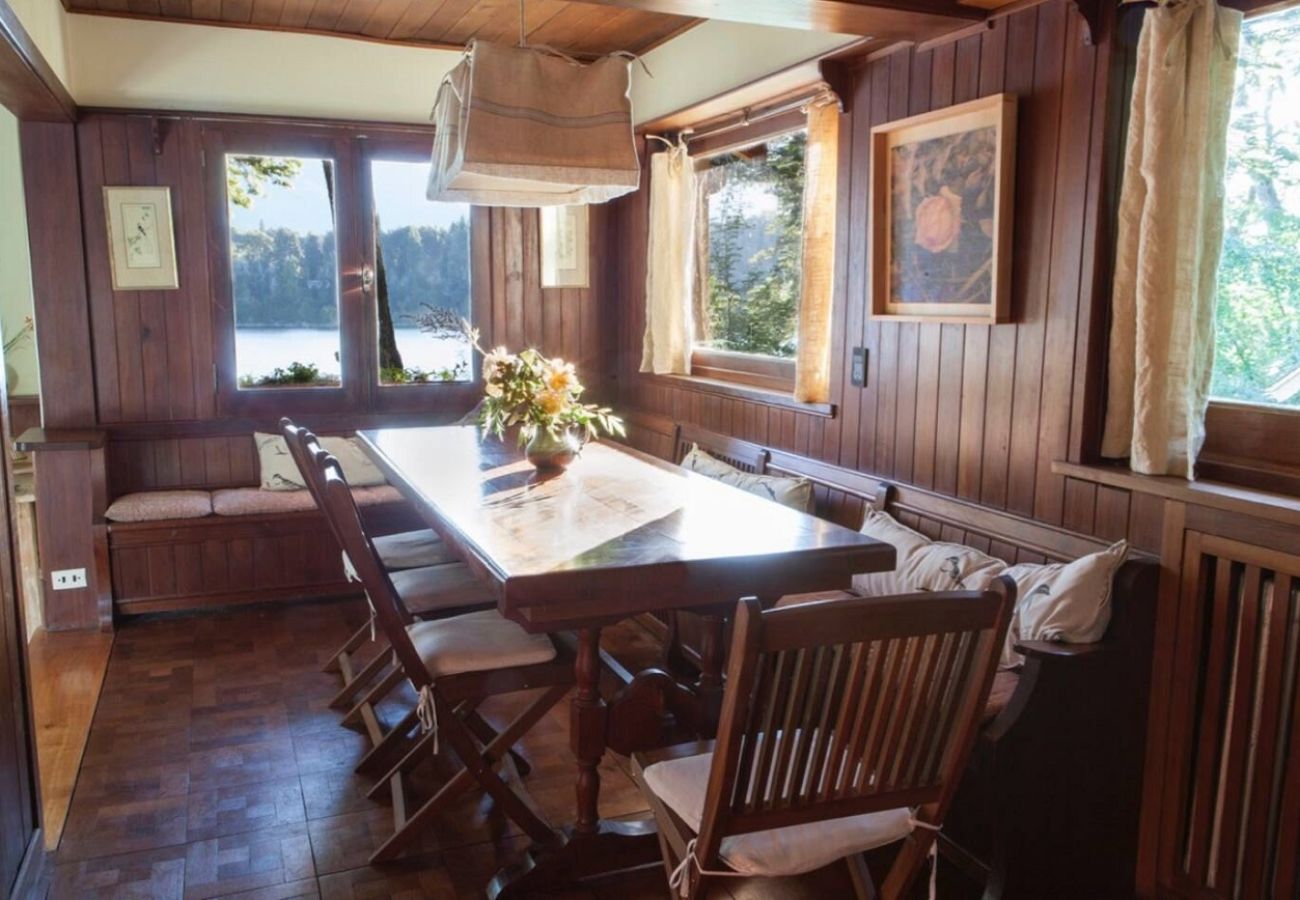 Casa en San Carlos de Bariloche - TREBOL01C- CÓMODA PROPIEDAD CON LINDISIMO ENTORNO SOBRE LAGUNA EL TRÉBOL 