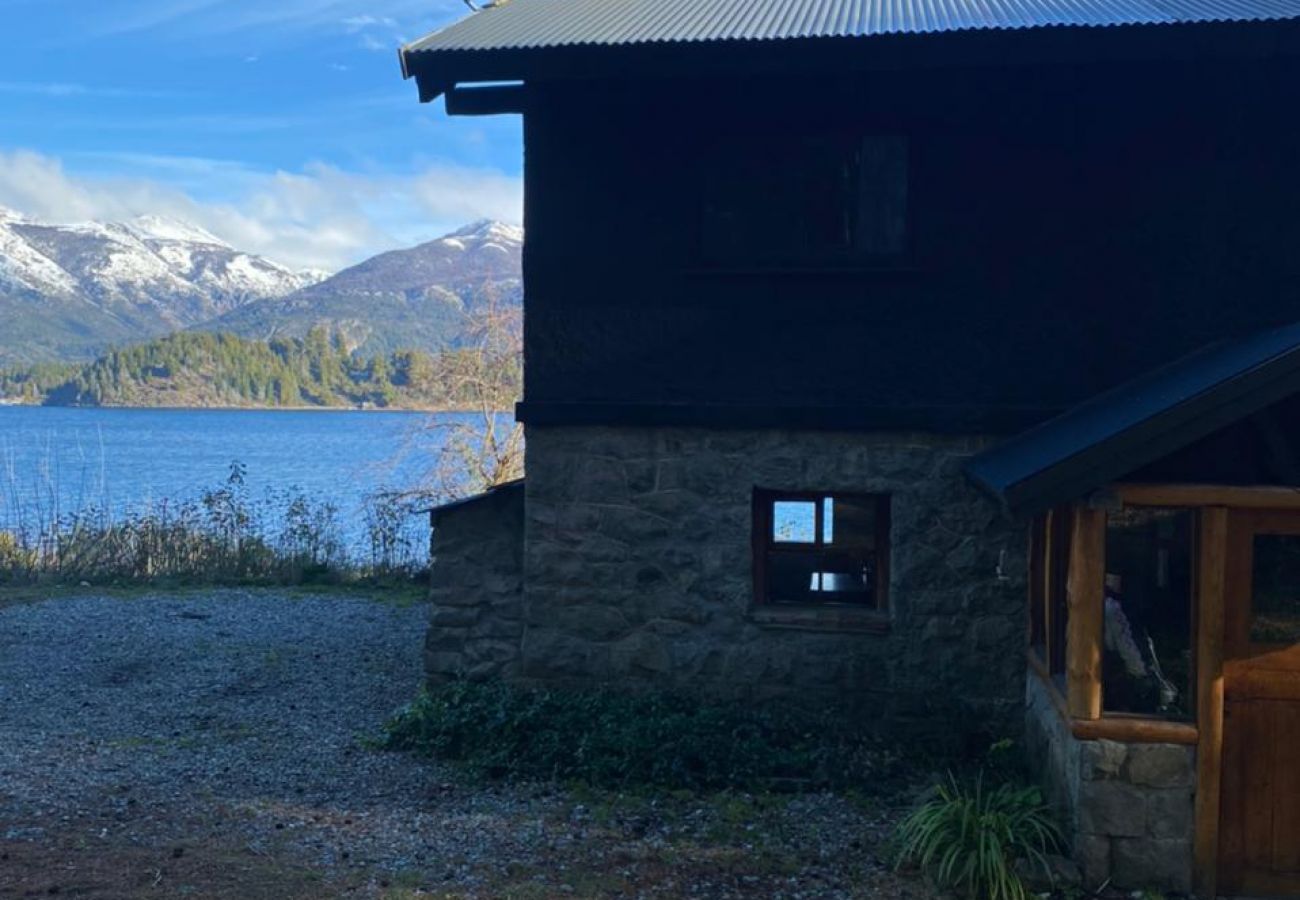 Casa en San Carlos de Bariloche - Peni11 Casa ubicada en una exclusiva chacra de 3.5 hectáreas con costa de lago y muelle