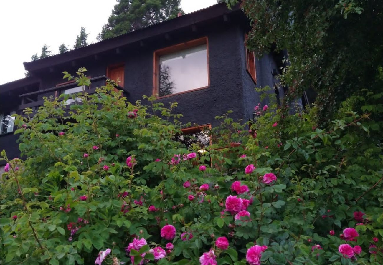 Casa en San Carlos de Bariloche - Peni11 Casa ubicada en una exclusiva chacra de 3.5 hectáreas con costa de lago y muelle