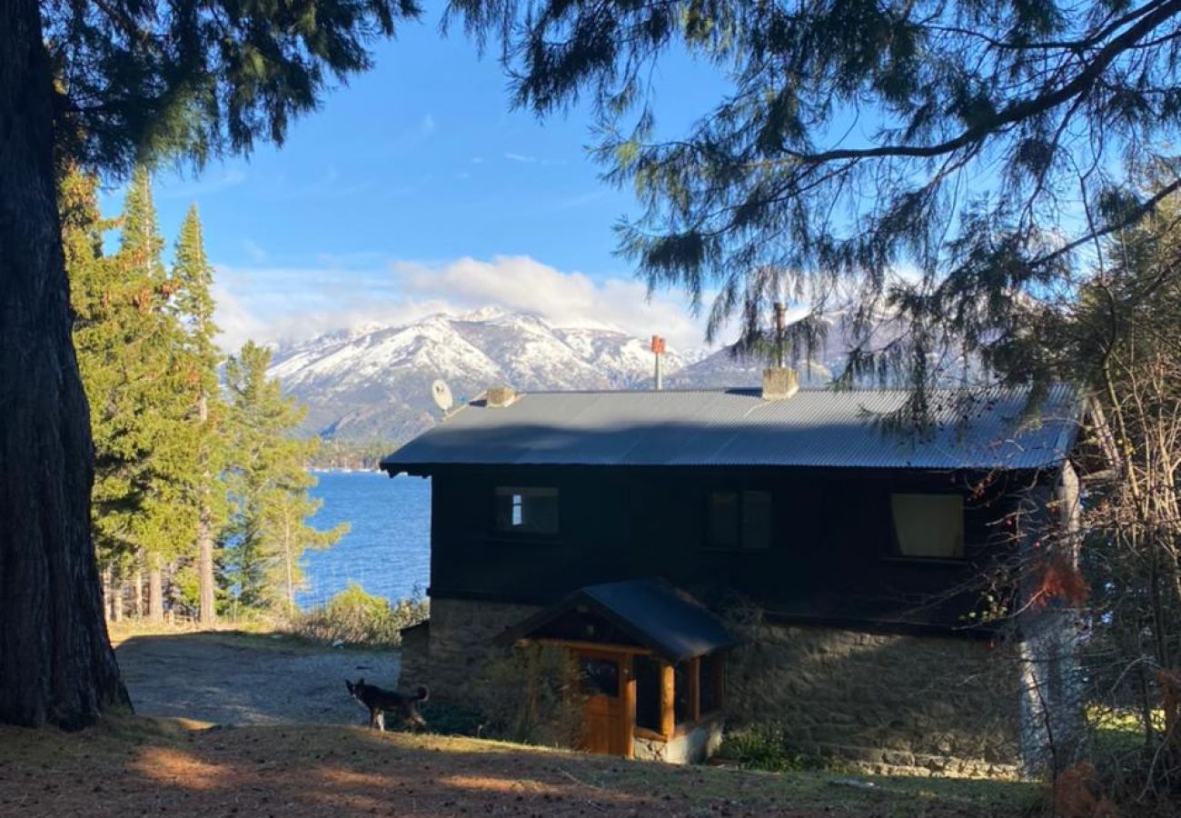 Casa en San Carlos de Bariloche - Peni11 Casa ubicada en una exclusiva chacra de 3.5 hectáreas con costa de lago y muelle