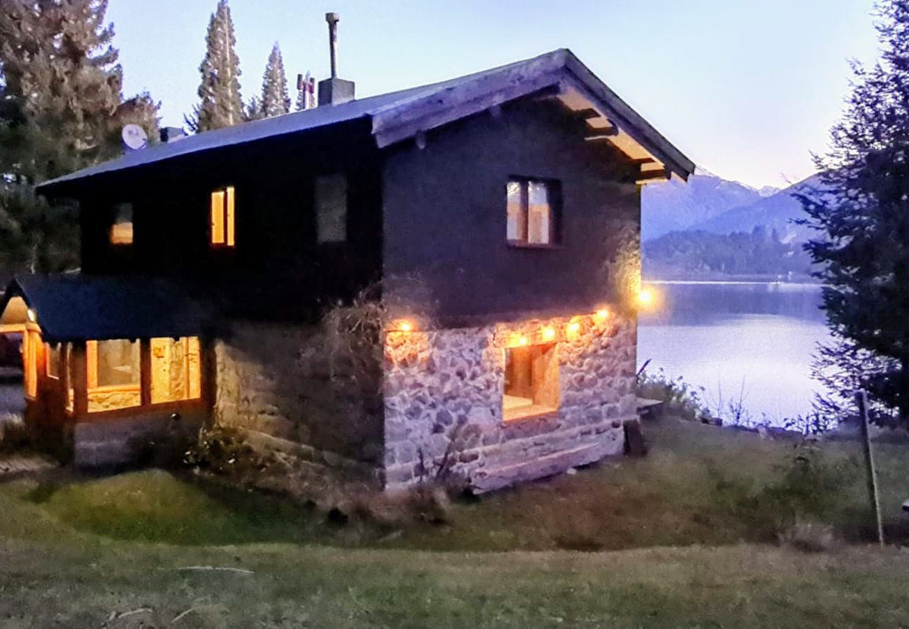 Casa en San Carlos de Bariloche - Peni11 Casa ubicada en una exclusiva chacra de 3.5 hectáreas con costa de lago y muelle
