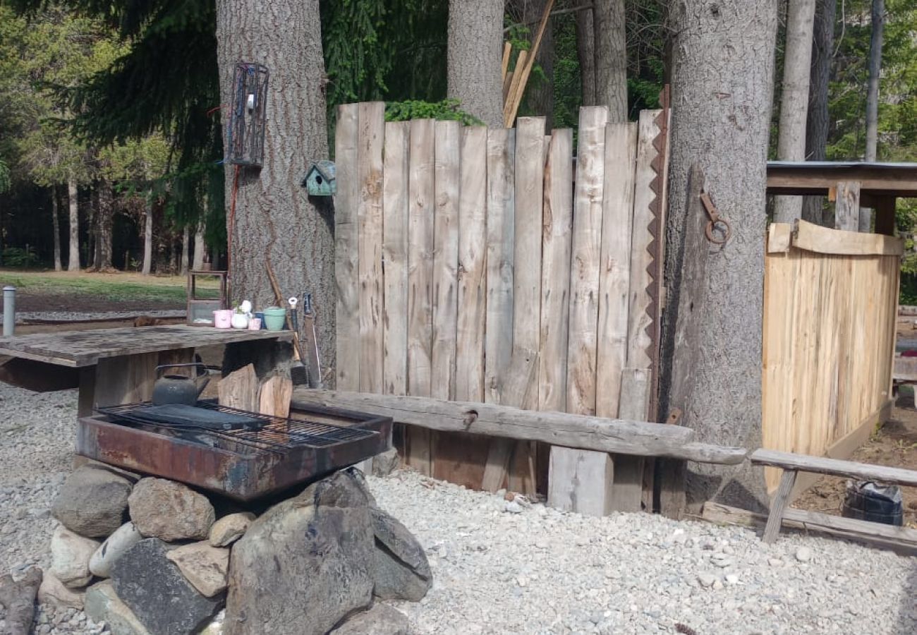 Casa en San Carlos de Bariloche - Casa ubicada en una exclusiva chacra de 3.5 hectáreas con costa de lago y muelle