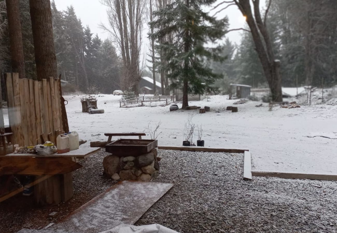 Casa en San Carlos de Bariloche - Casa ubicada en una exclusiva chacra de 3.5 hectáreas con costa de lago y muelle