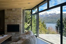Casa en San Carlos de Bariloche - ARE22 Casa moderna en Arelaunquen Golf con vista increíble al Lago Gutierrez.  Zona Rinconada. 