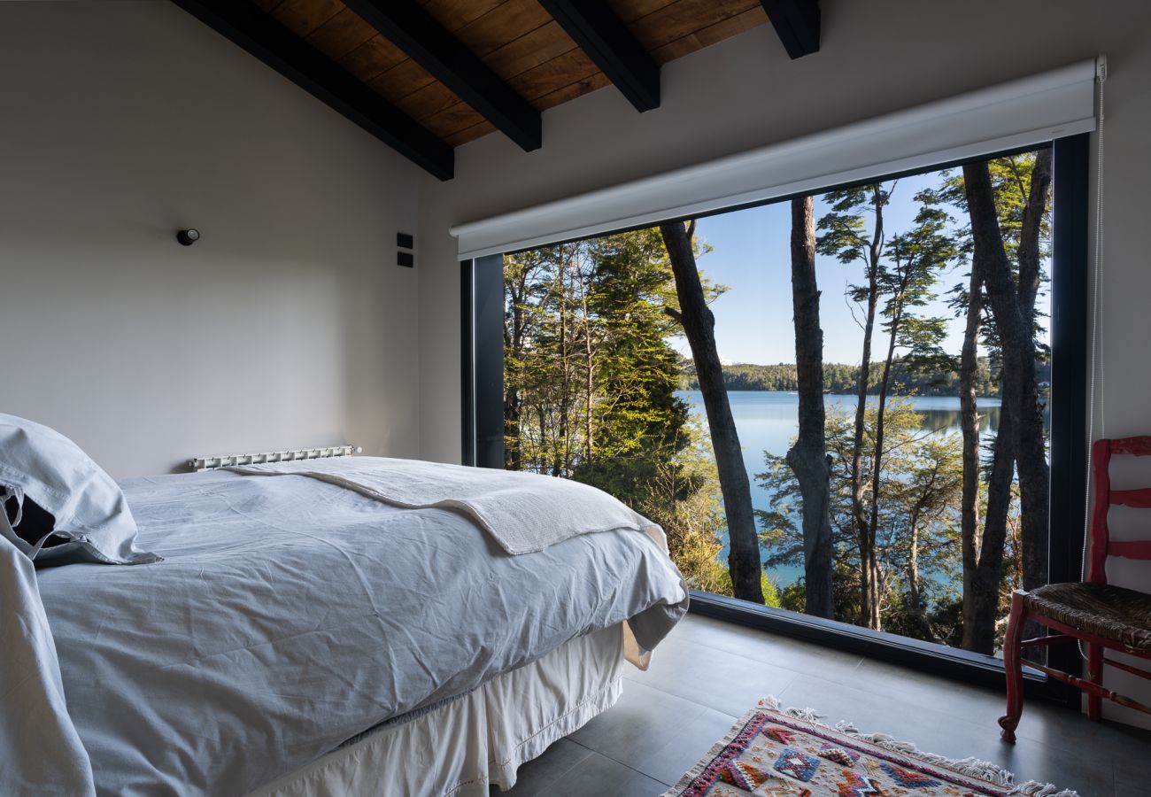 Casa en San Carlos de Bariloche - MORE26 Espectacular casa moderna con costa en el Lago Moreno