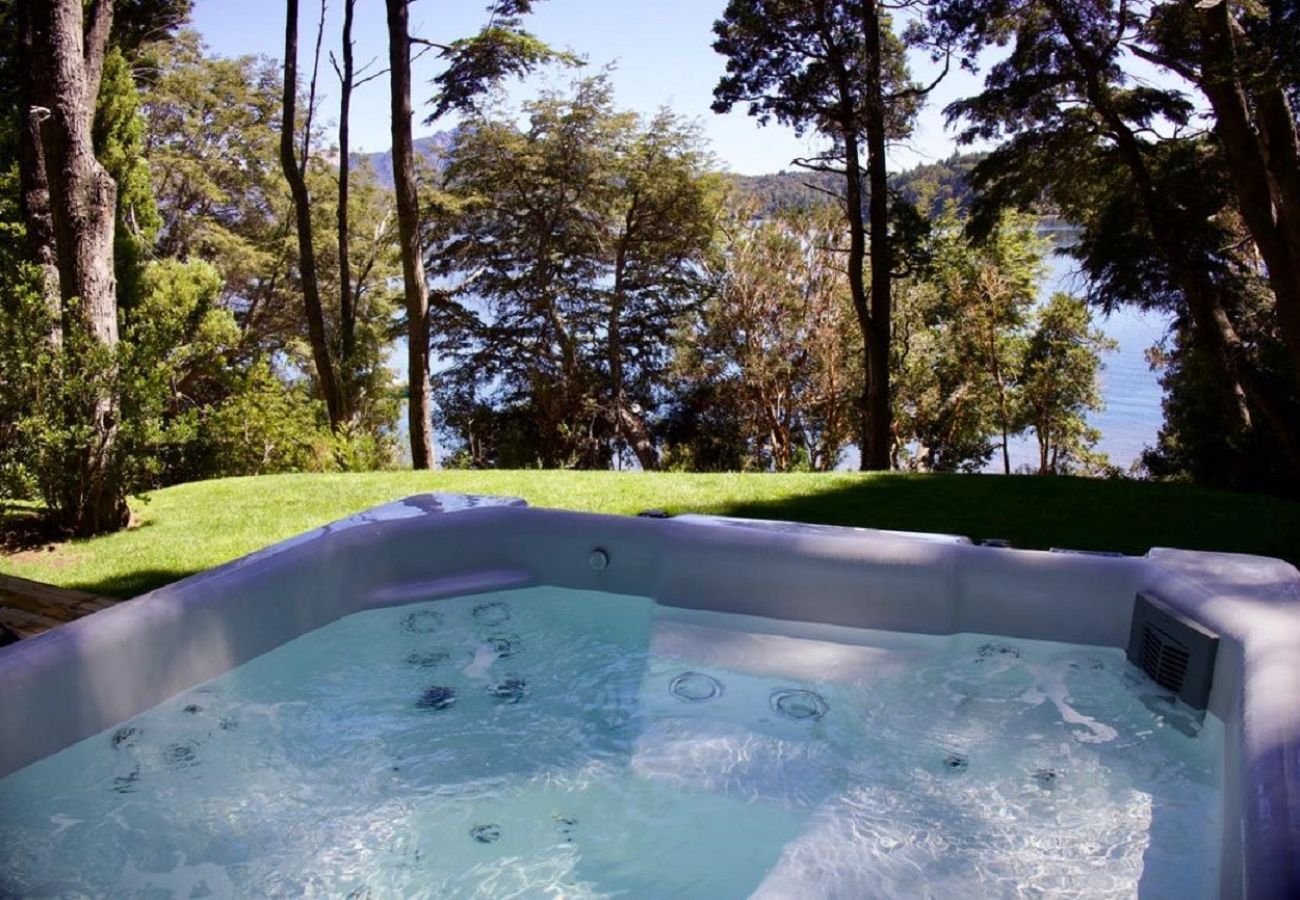 Casa en San Carlos de Bariloche - MORE26 Espectacular casa moderna con costa en el Lago Moreno