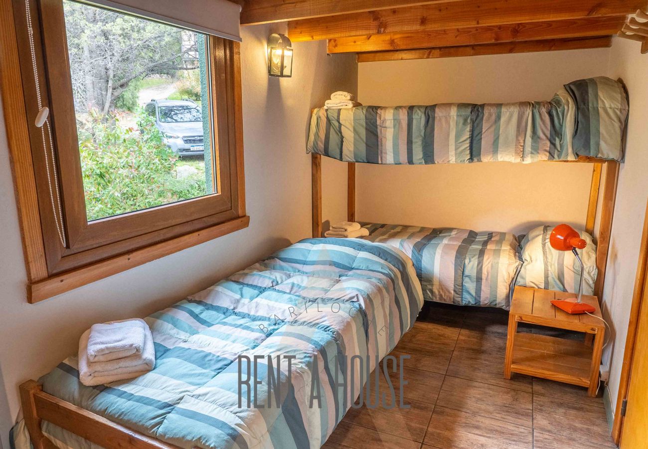 Cabaña en San Carlos de Bariloche - ARE03 DORMI DE 2 HABITACIONES CON SALIDA DIRECTA A LA CANCHA DE GOLF