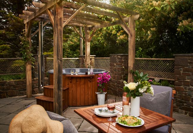 Apartamento en Lower Ashton - Swifts Return - Bolthole with hot tub, pool and sauna