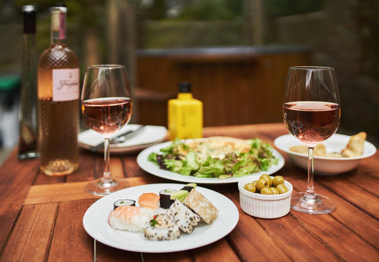 Apartamento en Lower Ashton - Swifts Return – Cosy Dartmoor Hideaway with Wood-Fired Hot Tub & Pool