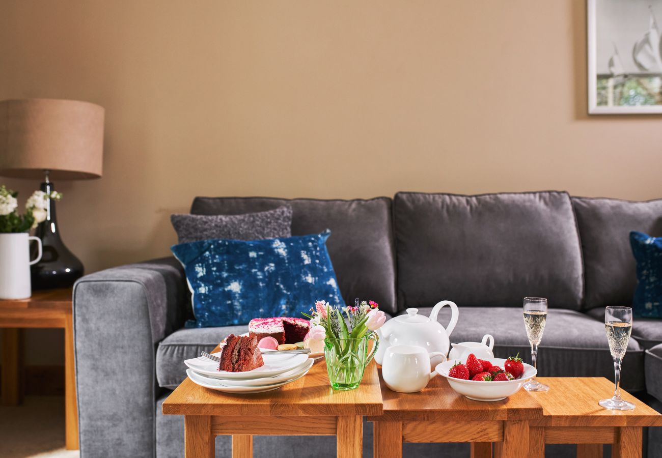 Apartamento en Lower Ashton - Swifts Return – Cosy Dartmoor Hideaway with Wood-Fired Hot Tub & Pool