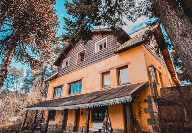 Casa en San Carlos de Bariloche - CÁLIDA CASONA ALPINA FRENTE AL LAGO NAHUEL HUAPI