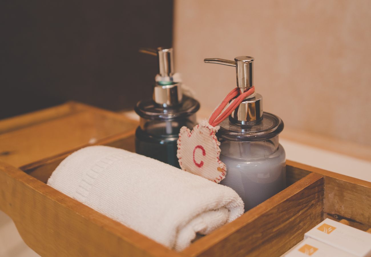 Casa en San Carlos de Bariloche - CÁLIDA CASONA ALPINA FRENTE AL LAGO NAHUEL HUAPI