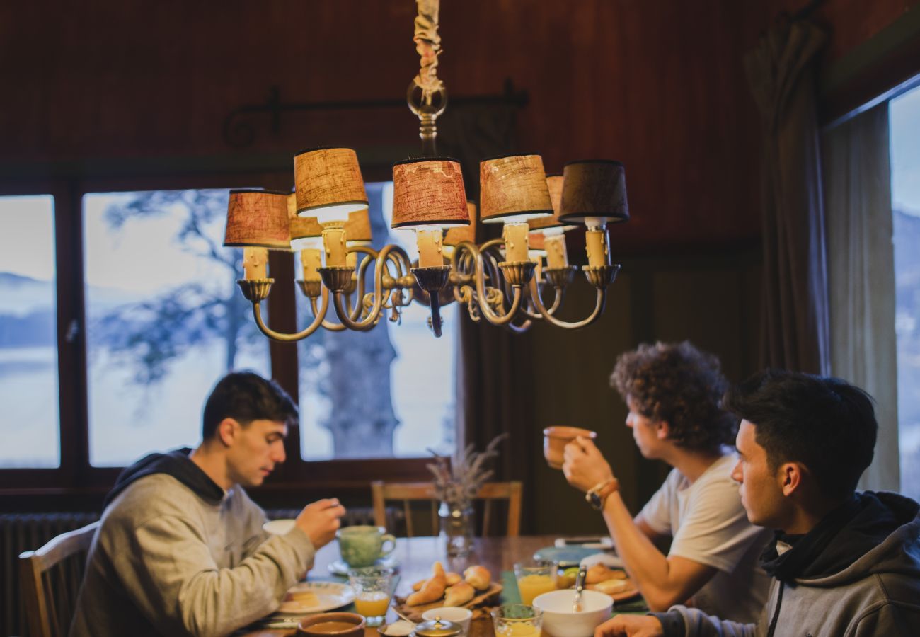 Casa en San Carlos de Bariloche - CÁLIDA CASONA ALPINA FRENTE AL LAGO NAHUEL HUAPI