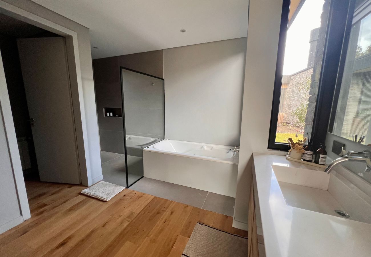 Casa en San Carlos de Bariloche - ARE42 - MODERNA Y LUMINOSA  CASA EN ARELAUQUEN