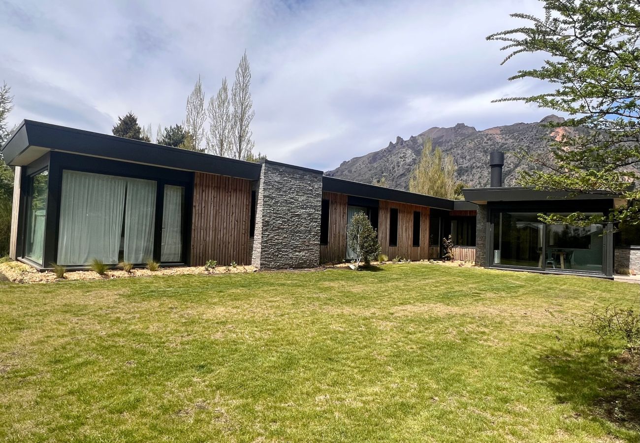Casa en San Carlos de Bariloche - ARE42 - MODERNA Y LUMINOSA  CASA EN ARELAUQUEN