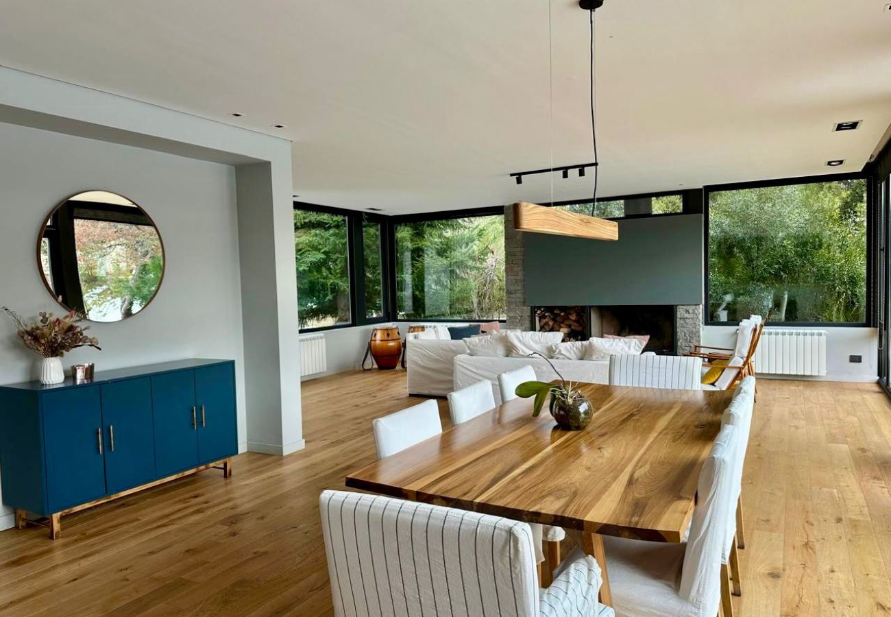 Casa en San Carlos de Bariloche - ARE42 - MODERNA Y LUMINOSA  CASA EN ARELAUQUEN
