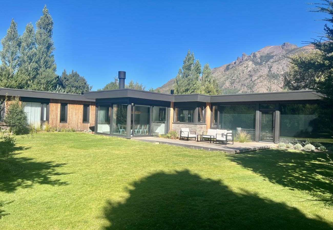 Casa en San Carlos de Bariloche - ARE42 - MODERNA Y LUMINOSA  CASA EN ARELAUQUEN
