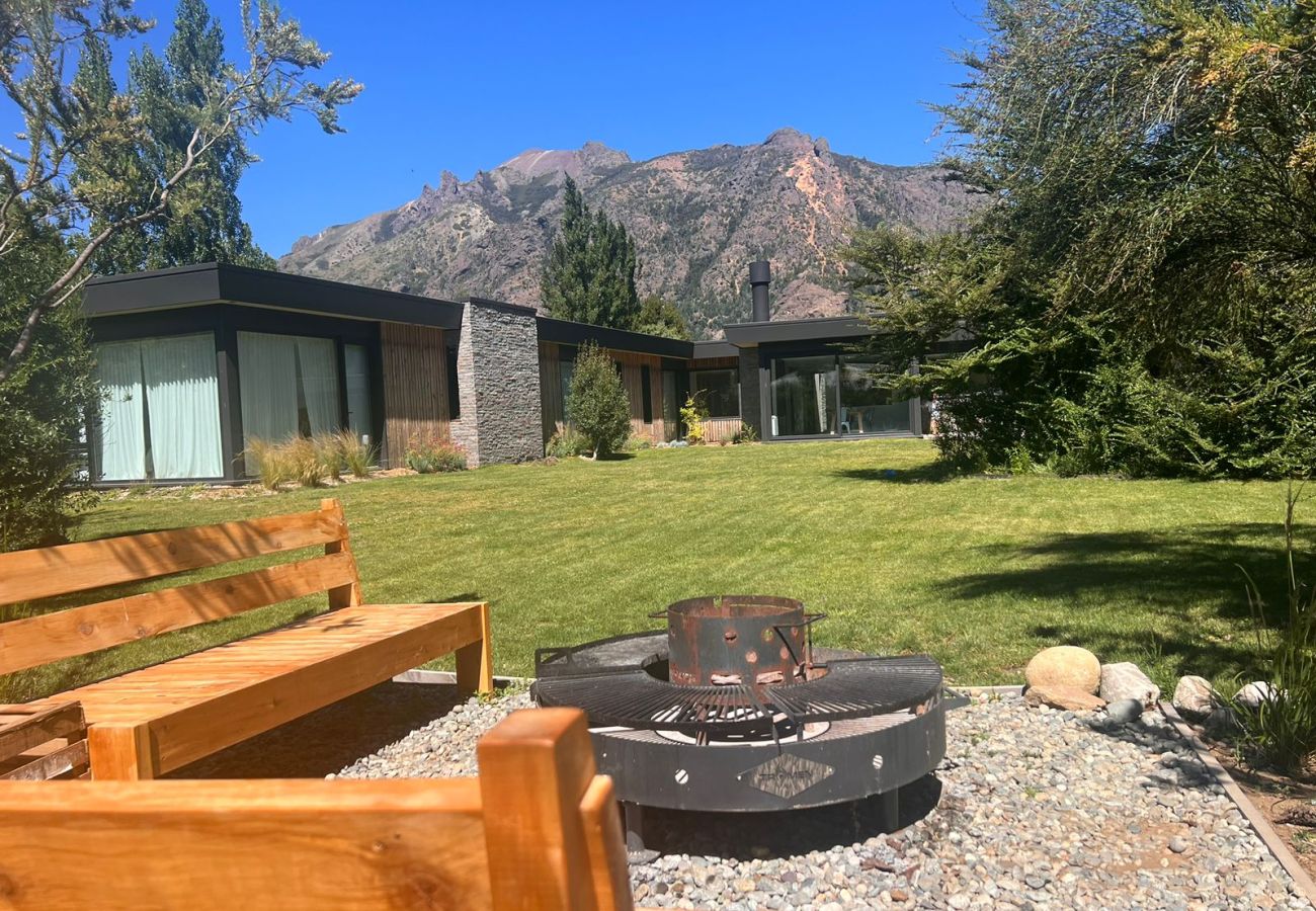 Casa en San Carlos de Bariloche - ARE42 - MODERNA Y LUMINOSA  CASA EN ARELAUQUEN