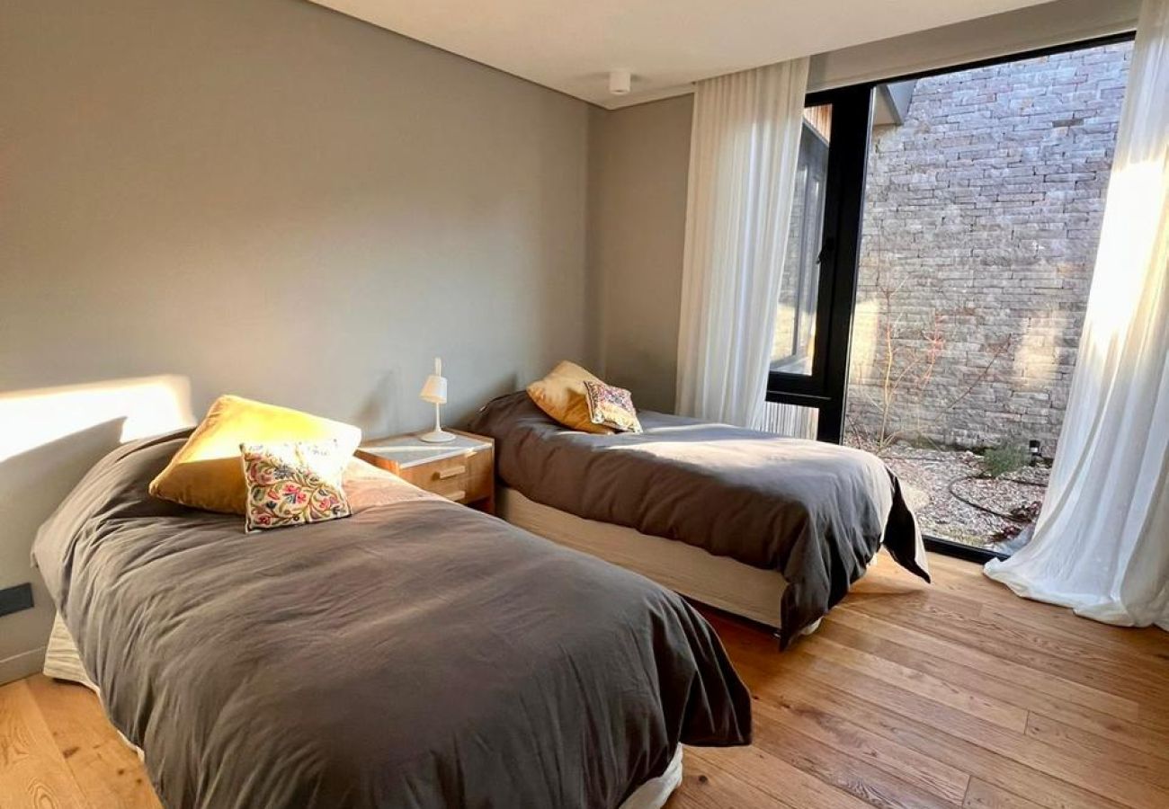 Casa en San Carlos de Bariloche - ARE42 - MODERNA Y LUMINOSA  CASA EN ARELAUQUEN