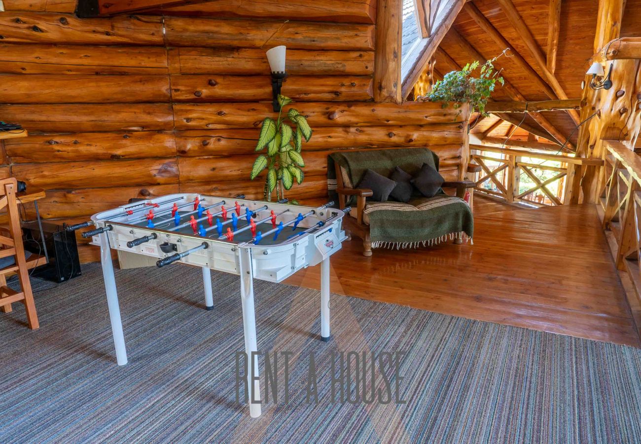 Casa en San Carlos de Bariloche - Espectacular casa de 890 mts con dos piscinas climatizadas y costa de lago.