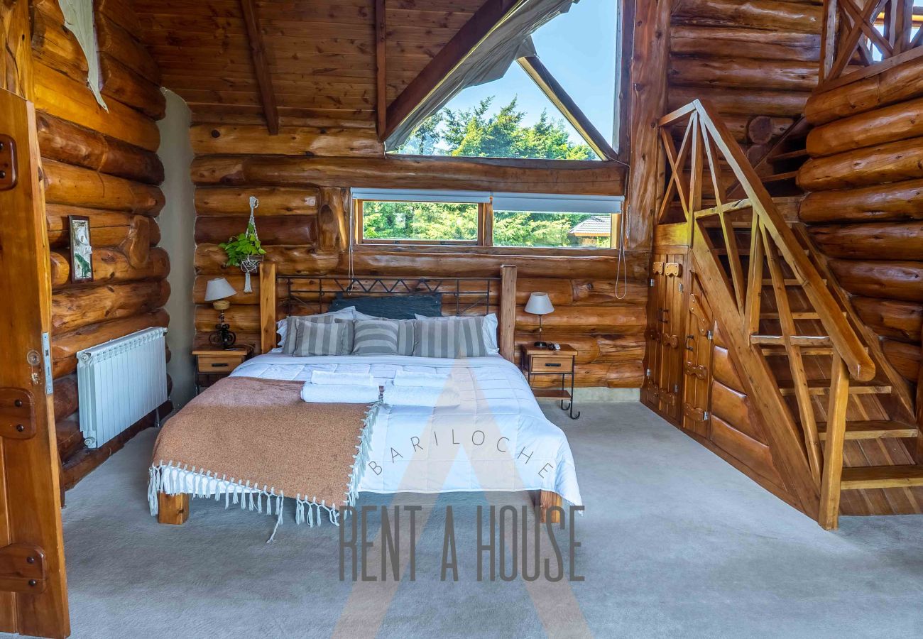 Casa en San Carlos de Bariloche - Espectacular casa de 890 mts con dos piscinas climatizadas y costa de lago.