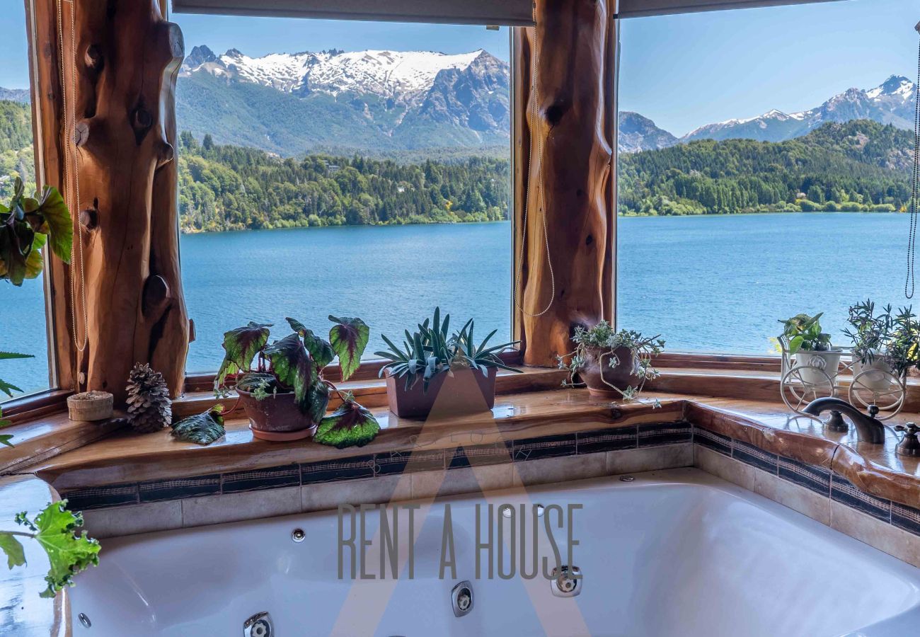 Casa en San Carlos de Bariloche - Espectacular casa de 890 mts con dos piscinas climatizadas y costa de lago.