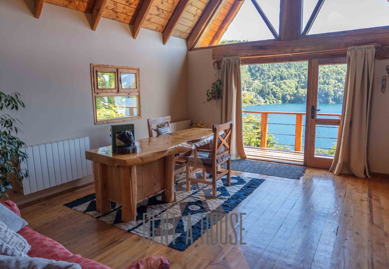 Casa en San Carlos de Bariloche - Espectacular casa de 890 mts con dos piscinas climatizadas y costa de lago.